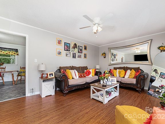 4th image of 829 Vancouver Ln