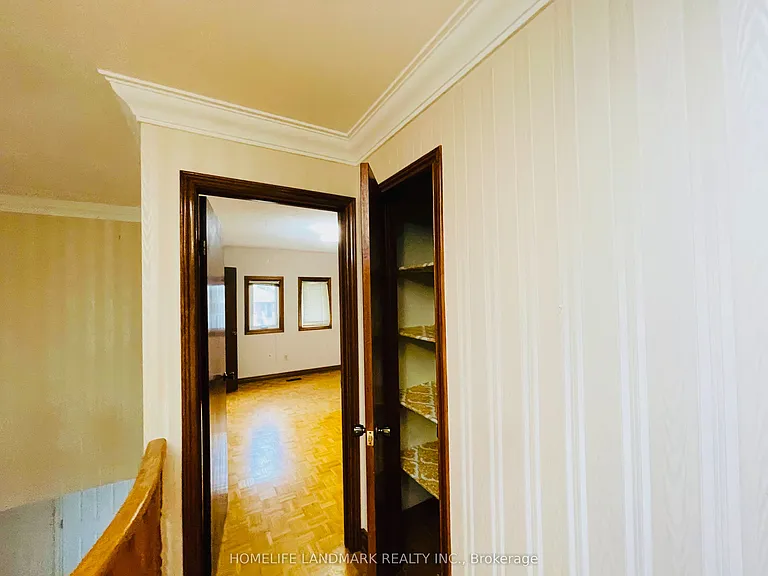 121 Harmonia Cres — Photo 11