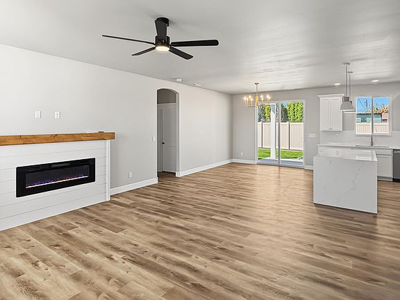 5th image of 2106 Lovance Ln