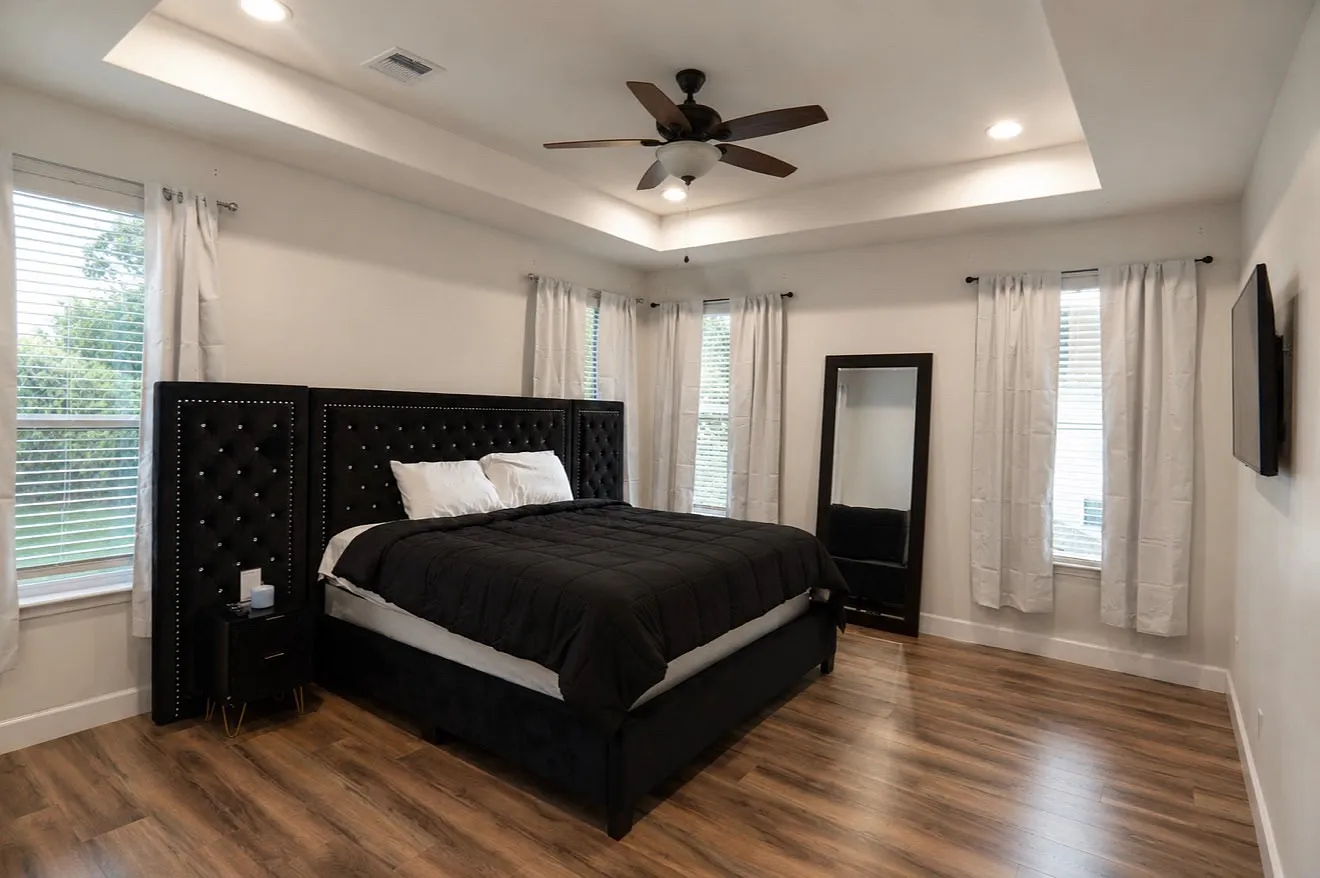3 bed, 3.5 bath, 2052 sqft, $3,250 — Photo 4