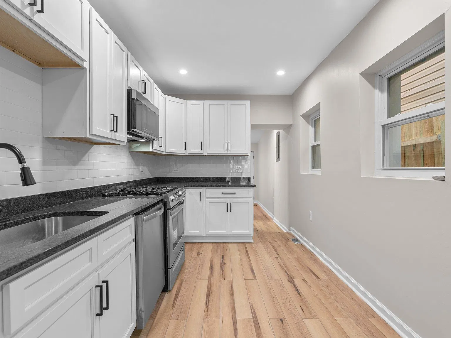 3 bed, 1500 sqft, $3,200 — Photo 2