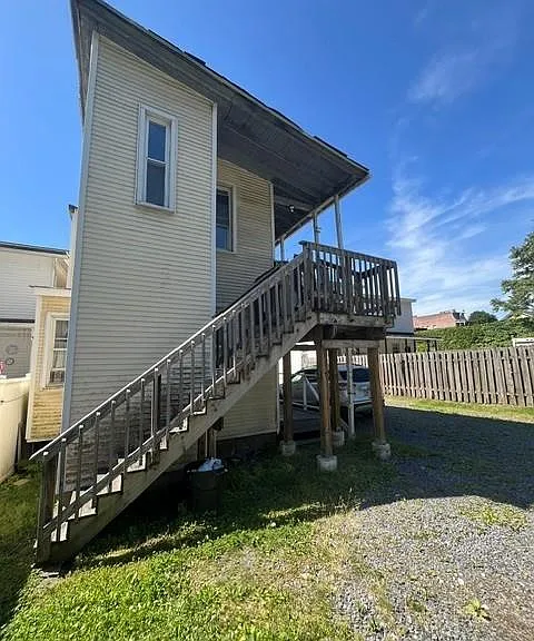 223 W Rowe St — Photo 11