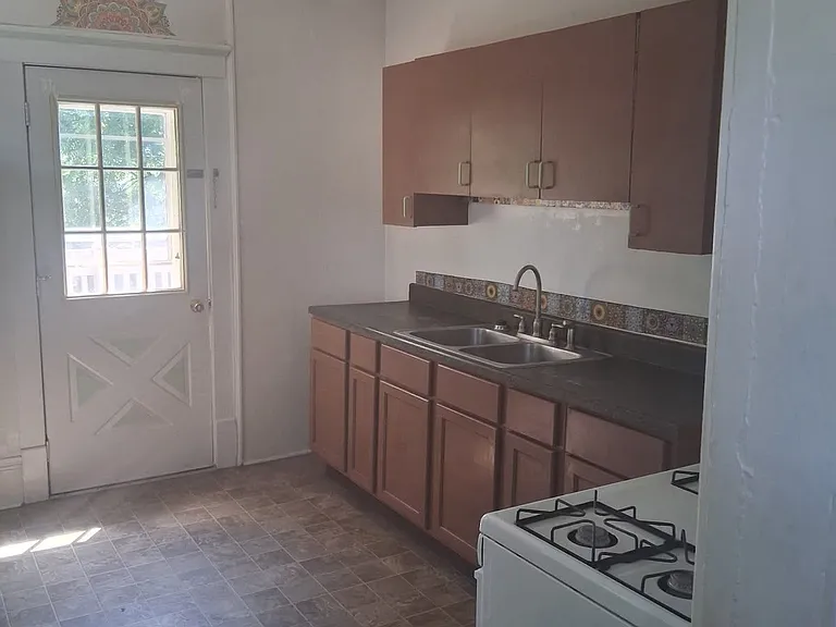 800 Prospect Ave SW #B — Photo 3