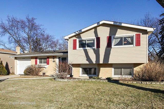 1st image of 2215 N Kennicott Dr