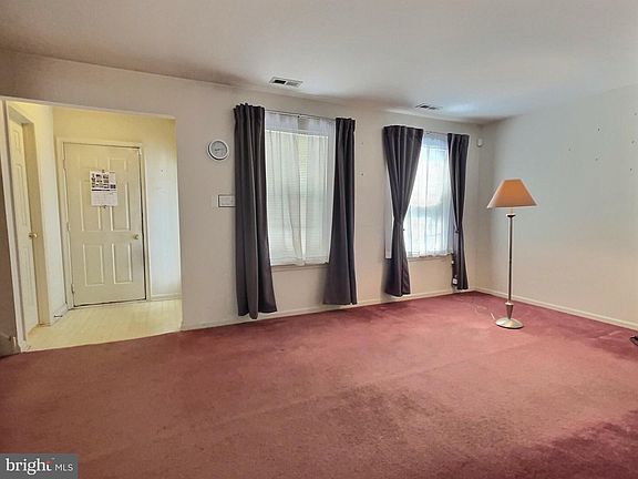 3rd image of 38 Magnolia Ct