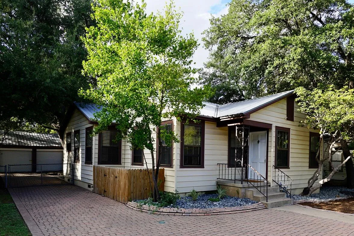 Building Photo - 3206 Kerbey Ln