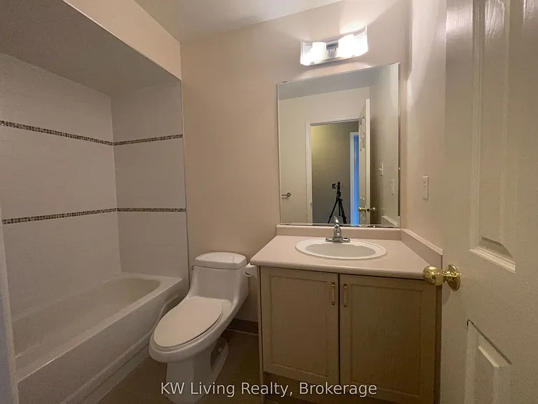 60 Coburg Cres — Photo 28