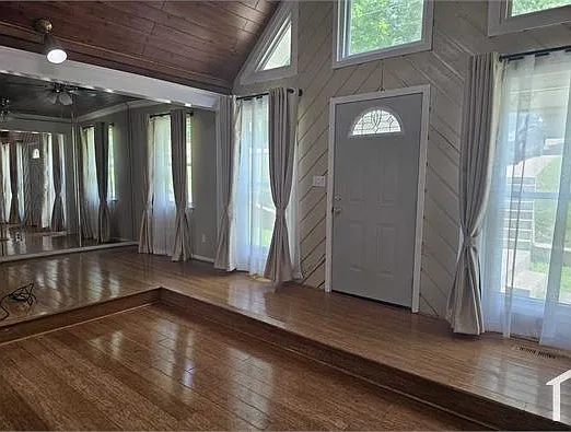 5 bed, 2100 sqft, $2,300 — Photo 2