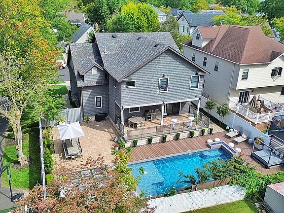 4th image of 264 Winchester Ave