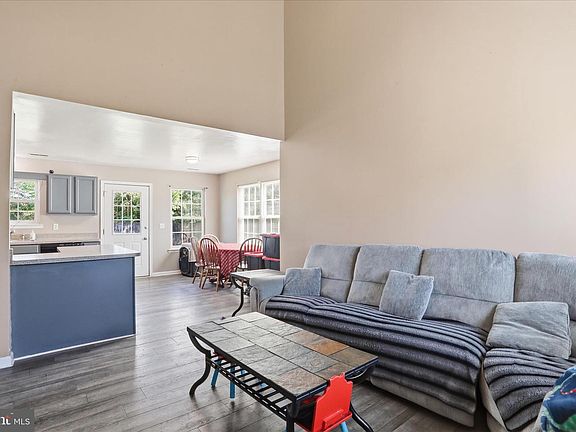 5th image of 100 Coralberry Dr