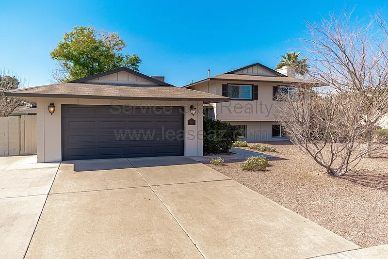4 bed, 3.5 bath, 2343 sqft, $4,250 — Photo 2