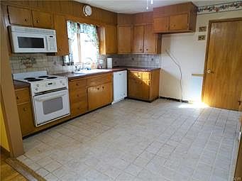 3rd image of 122 W 27th St