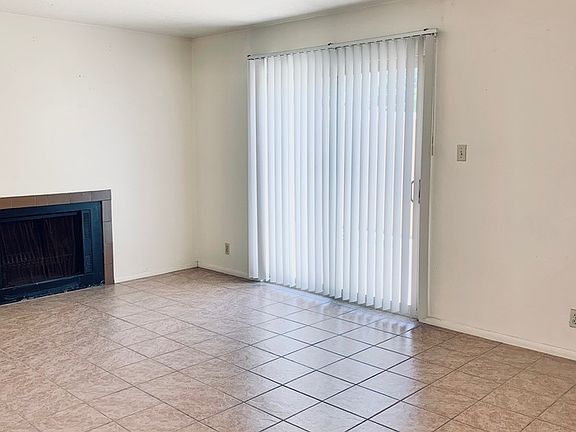 5th image of 3621 Wellesley Dr NE APT B
