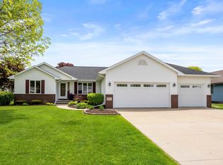 W5841 Easter Lily Dr, APPLETON, WI 54915