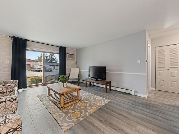 3rd image of 18W140 Suffield Ct APT 109G