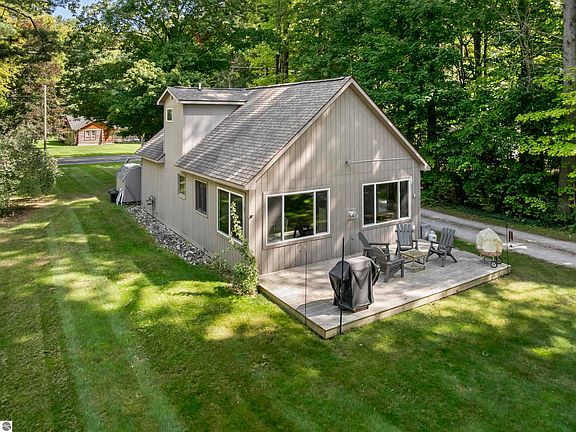 2nd image of 8643 Deadstream Rd