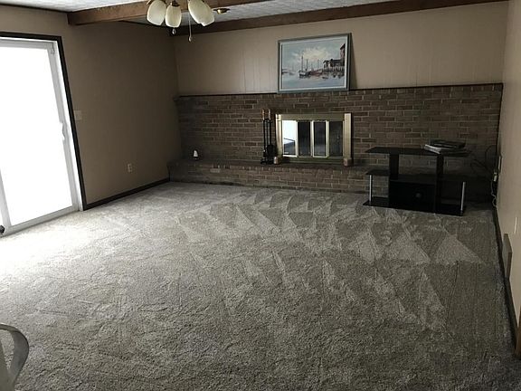 3rd image of 5990 Darby Ln