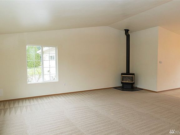3rd image of 208 Silver Ln SE