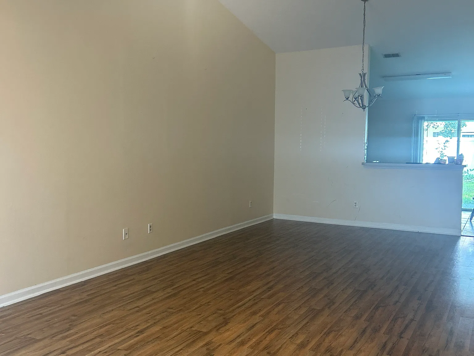 3 bed, 1250 sqft, $1,500 — Photo 3