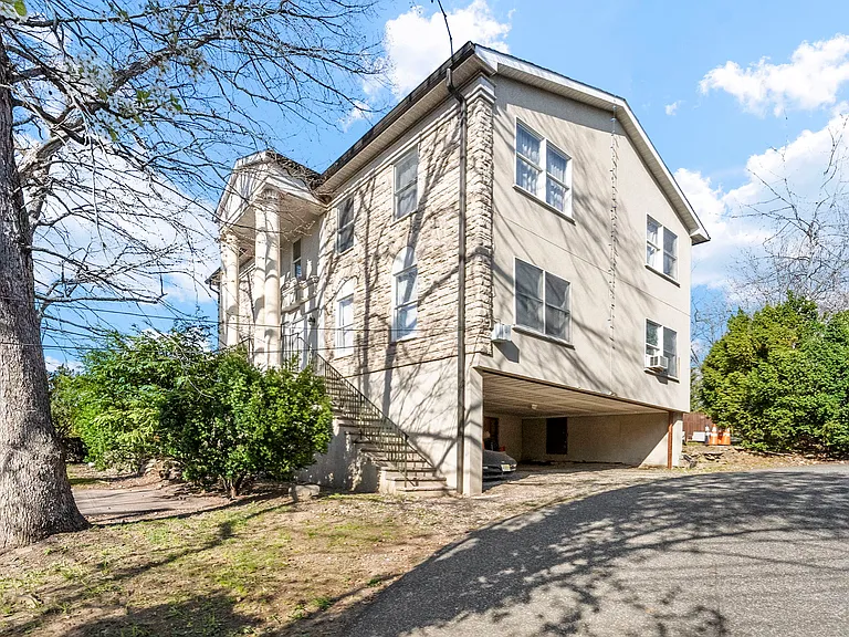 360 Gorge Rd #2 — Photo 12
