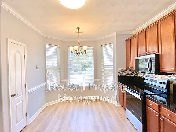 5th image of 9 Rockingham Dr