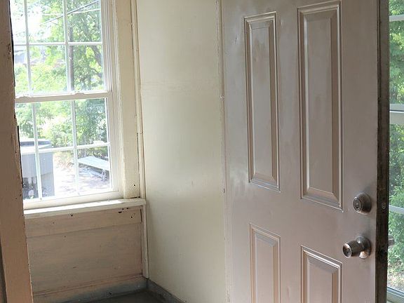 3rd image of 1114 College St