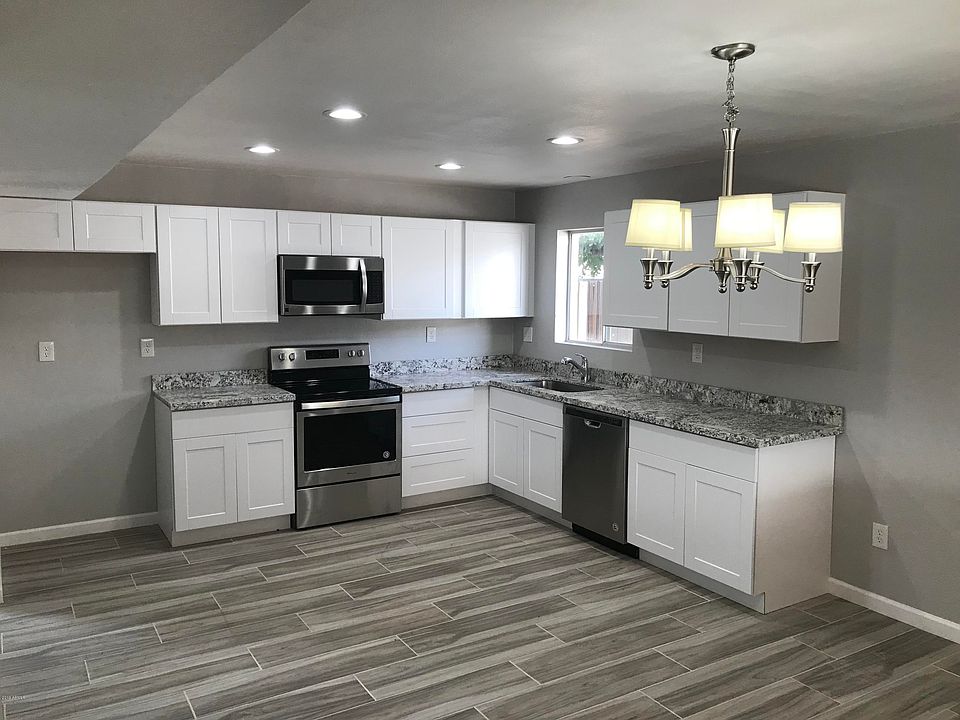 1st image of 2918 W Sunnyside Dr