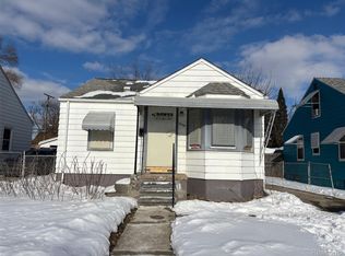 19381 Kenosha St, Harper Woods, MI 48225