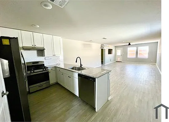 4 bed, 1616 sqft, $2,200 — Photo 3