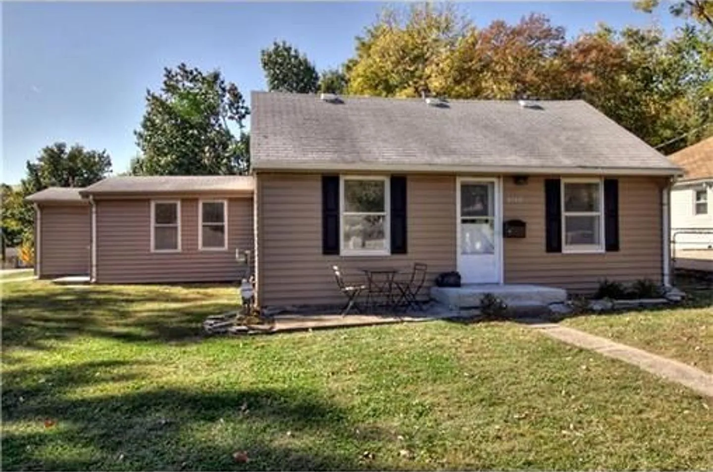 3 Bedroom- 2 Full Bathroom Single Family Home With Garage And Fenced In Yard! — Photo 1