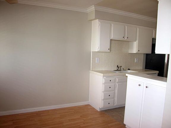 4th image of 914 Lincoln Blvd APT 302