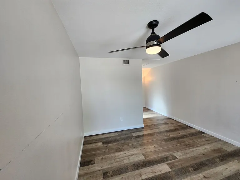 517 E Bishop Dr — Photo 27