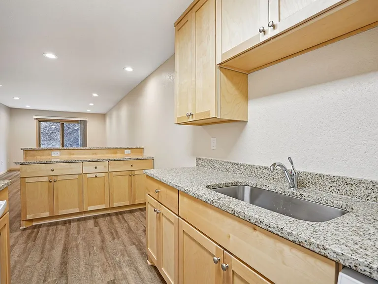 Larpenteur Estates Apartments — Photo 35