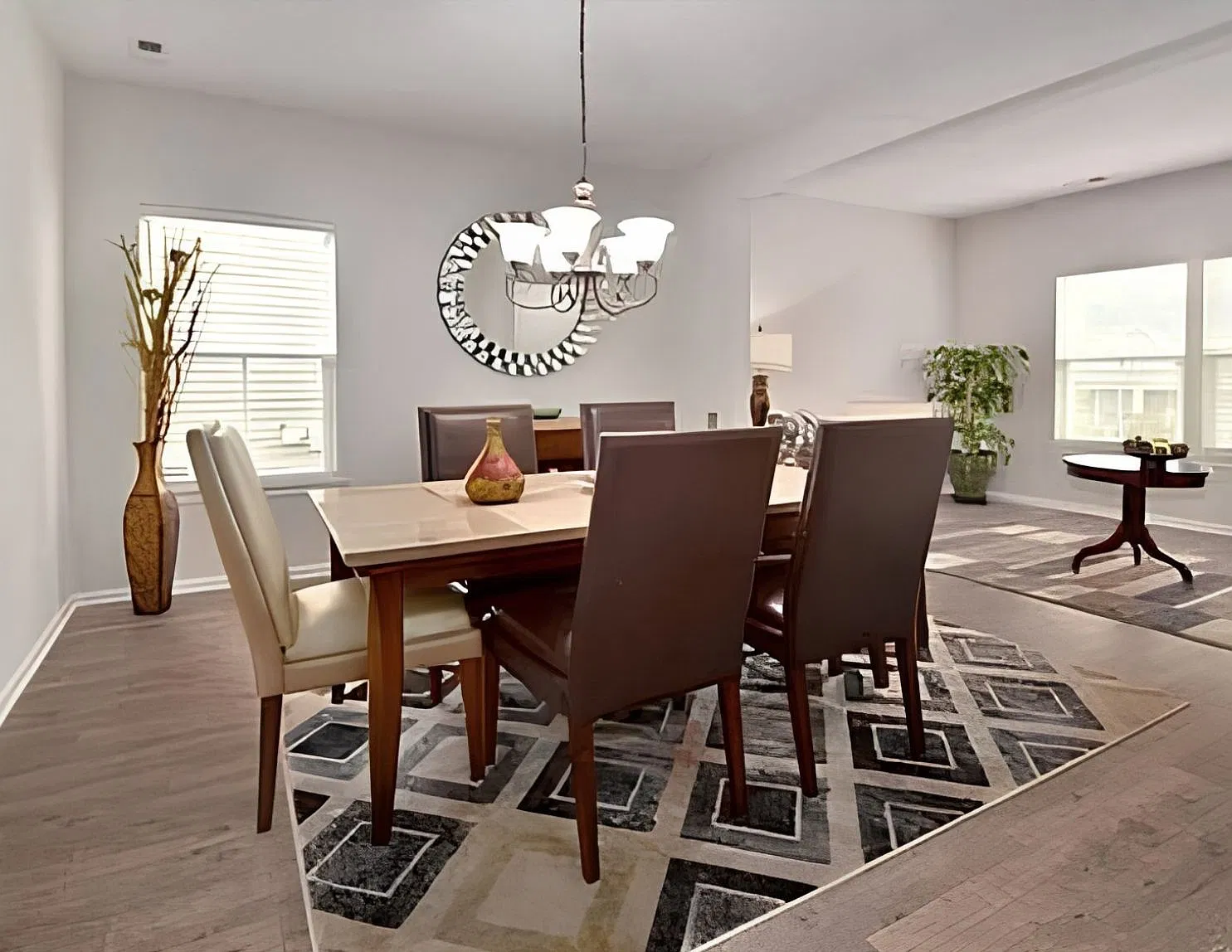 4 bed, 2.5 bath, 3291 sqft, $2,650 — Photo 3