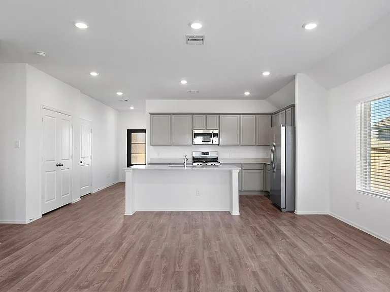 5010 Lavaridge Dr — Photo 12