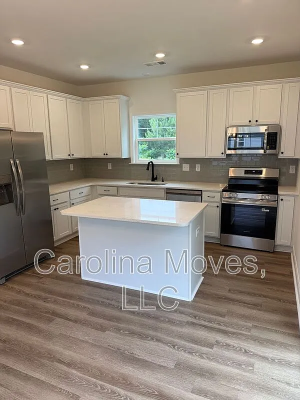 3 bed, 2.5 bath, 1300 sqft, $1,745 — Photo 1