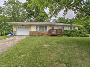 226 Hickorywood Dr, Decatur, IL 62526