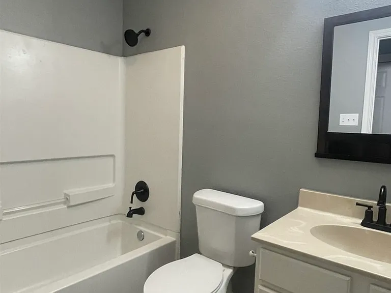 19574 FM 2767 — Photo 9