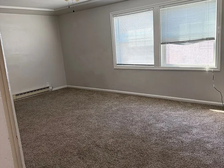 Evergreen Court Apartments — Photo 16