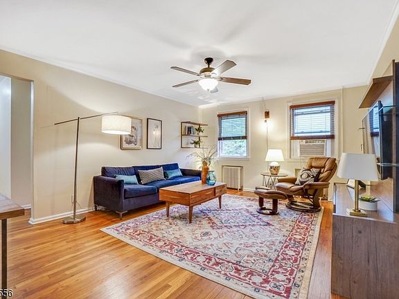 5th image of 349 Bloomfield Ave #128