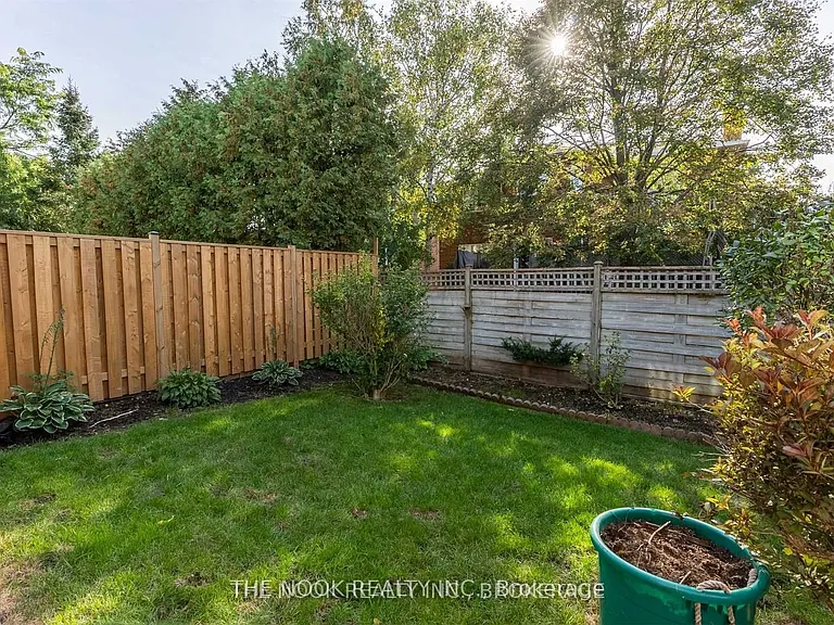 138 Huntington Cres — Photo 24