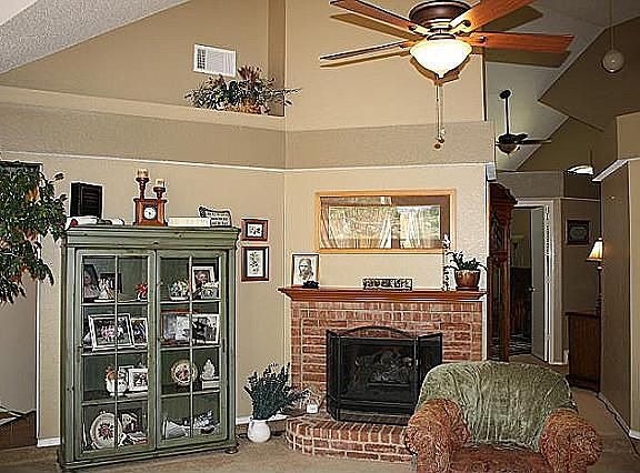 4th image of 625 Lake Bluff Dr