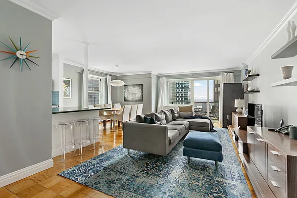 Sold by Compass | media 1