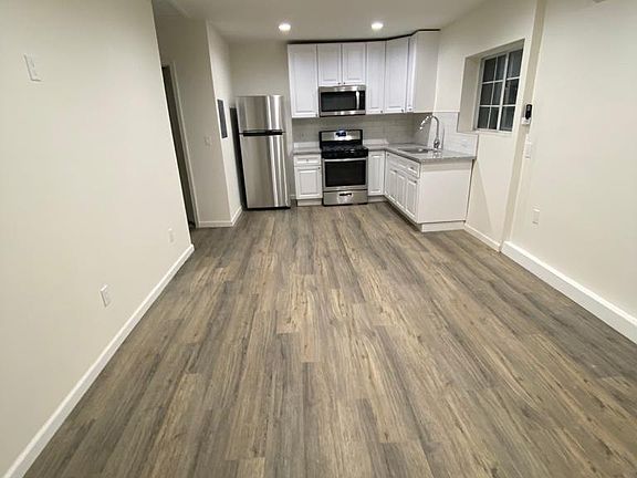 3rd image of 22157 Kittridge St