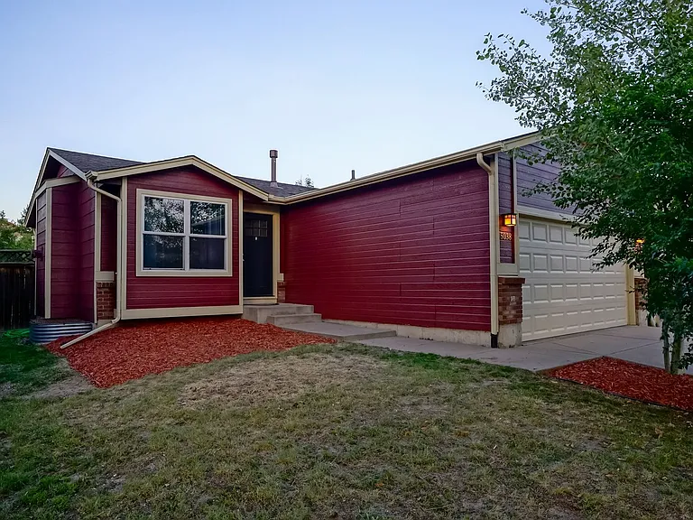 5038 Chariot Dr — Photo 2