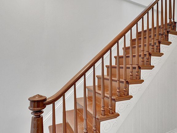 3rd image of 190 Whitney Pl #B