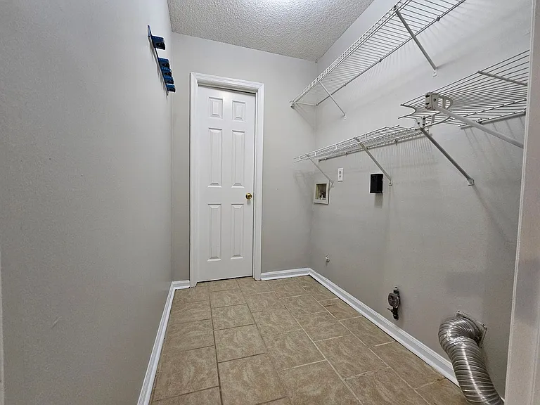 104 Holcomb St — Photo 7