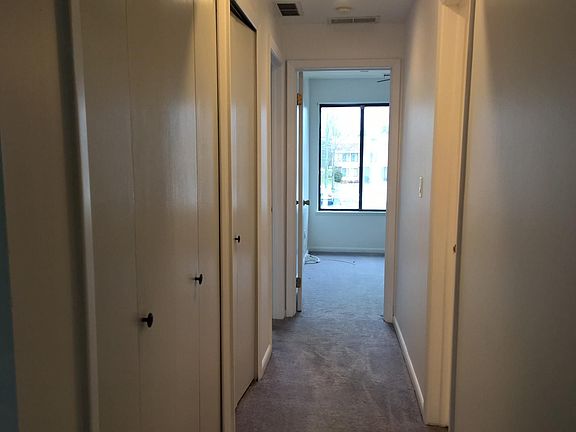 4th image of 23 Coolbrook Ct
