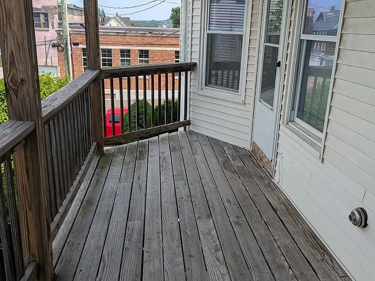 637-639 Harvard St — Photo 3