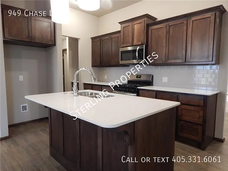 949 Chase Ln — Photo 8